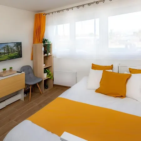 The Sunshine- Cozy-sea View - Beach- Host Provence Apartment